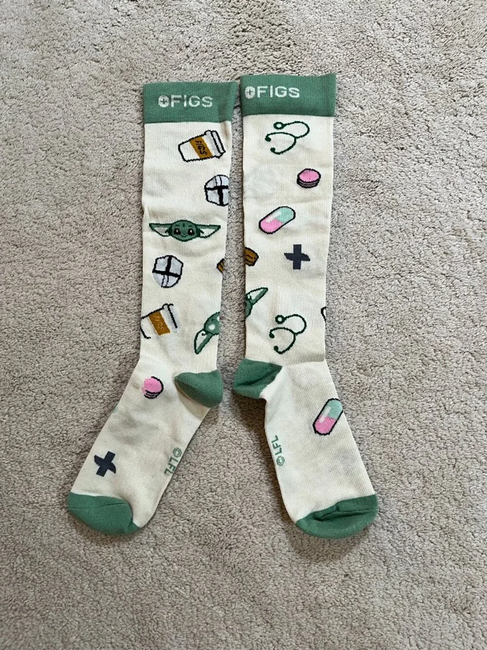 New FIGS Compression Star Wars Mandalorian Grogu Baby Yoda Socks Size M